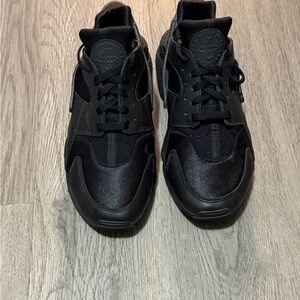 Nike air huarache triple black size 8.5 men
